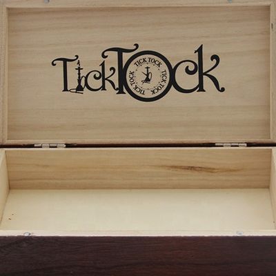 Logotipo e cor personalizáveis Caixa de cigarro de madeira com acabamento vernizado