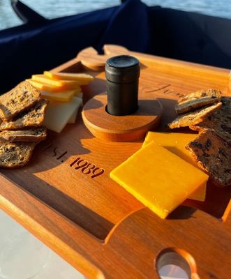 Logotipo personalizado Wine Holder Food Serving Tray com tipo de vinho em pé Caddy garrafa