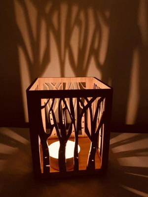 Lanterna de vela de madeira de cor simples para porta-luzes de chá artesanais em design de corte a laser