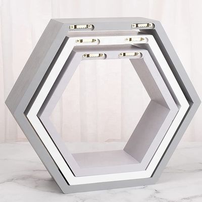 Tipo montado na parede Prateleiras flutuantes hexagonais de madeira personalizadas para decoração de quartos infantis