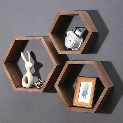 Estantes de parede de madeira de forma hexagonal geométrica para organizador de escritório de estilo moderno simples