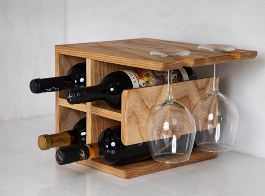 Logotipo personalizado Estante de vinho de madeira dura Porta-vinhos de alta quantidade para balcão