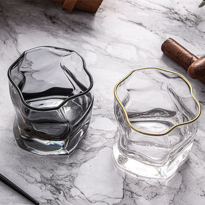 Copo de vinho de vidro colorido para qualquer evento