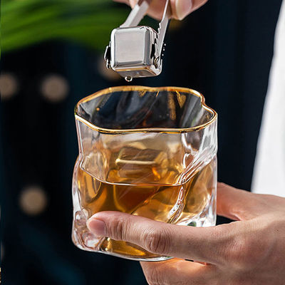 Copo de vinho de vidro colorido para qualquer evento