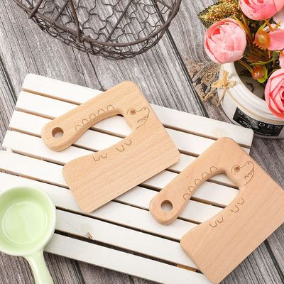 OEM Faca de madeira para crianças para cozinhar Peixes bonitos de forma de dinossauro Kitchen Toy Vegetable Cutter