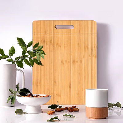 Preparação fácil de queijo e vegetais com mesa redonda de corte de pizza multifuncional