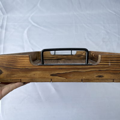 Desenhos personalizados aceitos Rustico Rectangular Tray de madeira de serviço com alças de metal