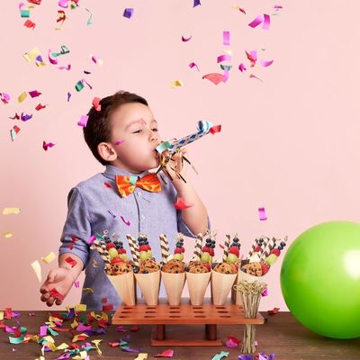 Estaca de cone de sorvete de madeira em cor simples para caminhões de comida ou eventos de catering