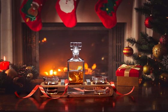 Decantador de uísque personalizado com suporte de madeira e pedras de refrigeração para celebrações de festa