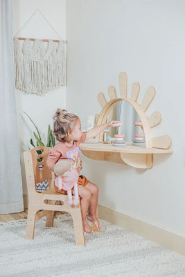 Conjunto ecológico de mesa e cadeira para atividades de luz solar montadas na parede