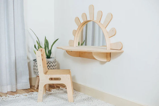 Conjunto ecológico de mesa e cadeira para atividades de luz solar montadas na parede