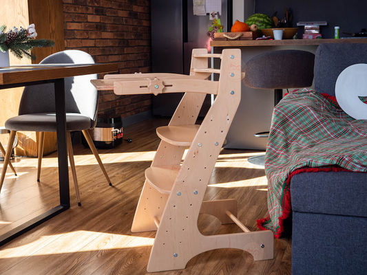 Cadeira de escritório de madeira ajustável para Montessori e design inspirado em Waldorf