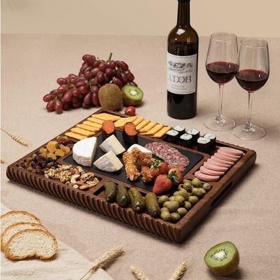 Sirva o seu queijo com estilo com o nosso conjunto de talheres de ardósia e aço inoxidável