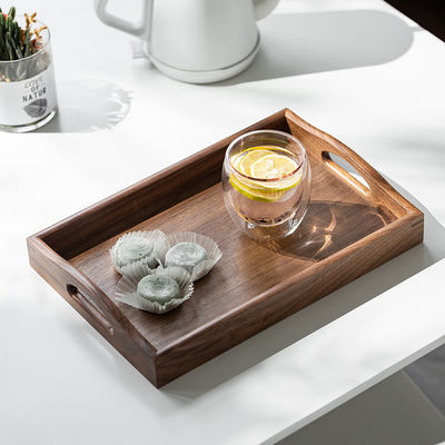 Logotipo personalizado aceitável bandeja de serviço de madeira de noz de ponta artesanal com alças