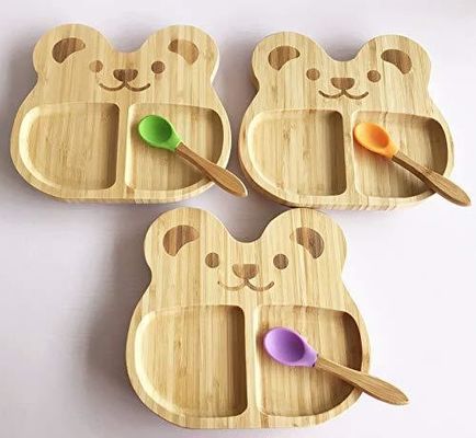 A placa de sucção de madeira é a maneira perfeita de introduzir alimentos sólidos em seu bebê e criança