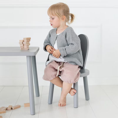 Logotipo personalizado Mesa e cadeiras de madeira para crianças com atividade Montessori de design moderno