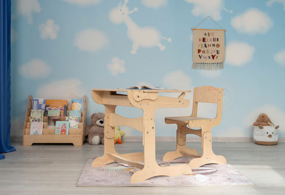 Montessori Kids Study Furniture Set Dimensões personalizadas Mesa e cadeira de madeira com mesa de giz