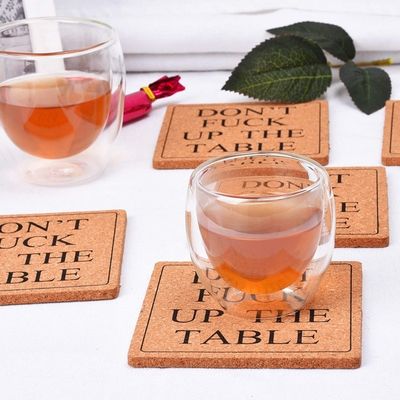 Adicione um toque de elegância com um tapete de cortiça de madeira redonda e quadrada