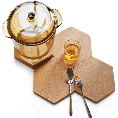 Adicione um toque de elegância com um tapete de cortiça de madeira redonda e quadrada