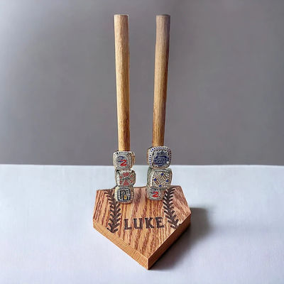 Display de anel esportivo empilhado de madeira de cor simples para o campeonato de softbol e beisebol