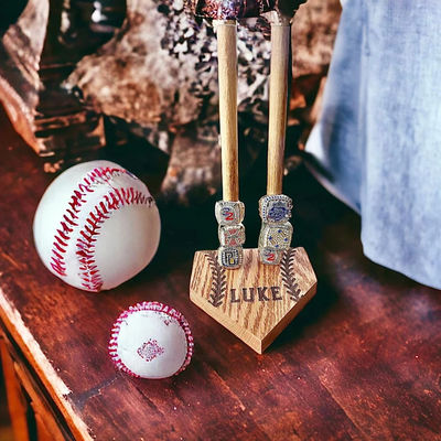 Display de anel esportivo empilhado de madeira de cor simples para o campeonato de softbol e beisebol