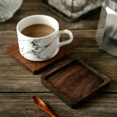 Coasters de cores simples de madeira com gravura personalizada e suporte de resina epoxi azul