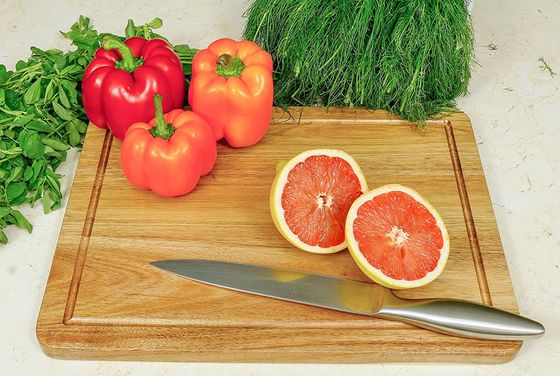Tabuleiro de corte de madeira de toda a estação Alimentos de cozinha e óleo vegetal Cor simples