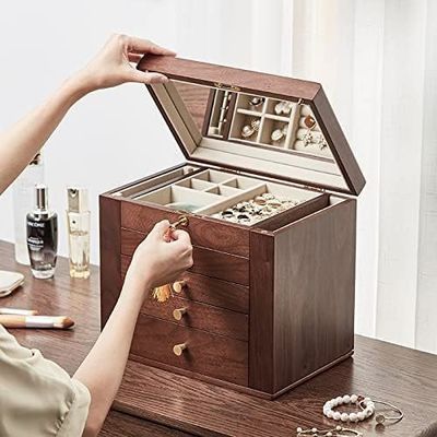 Caixa tradicional de jóias de madeira com 5 gavetas e duas portas laterais em nozes polidas