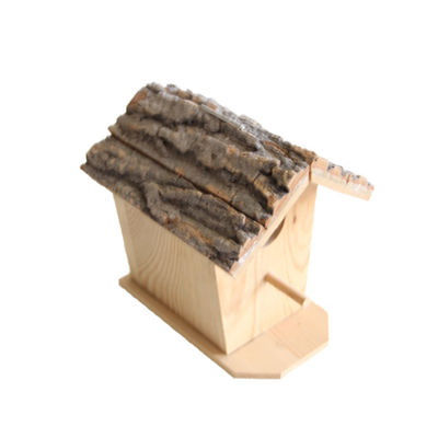 Decoração de jardim ao ar livre Casa de pássaros de madeira com pássaros em mente e materiais respiráveis