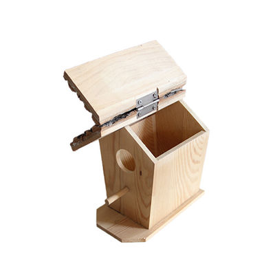 Decoração de jardim ao ar livre Casa de pássaros de madeira com pássaros em mente e materiais respiráveis