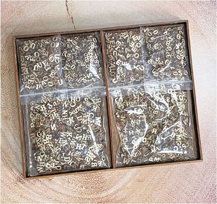 Duas fontes Pequenas letras de madeira para scrapbooking Artesanato Decoração Escultura Tipo de gravura