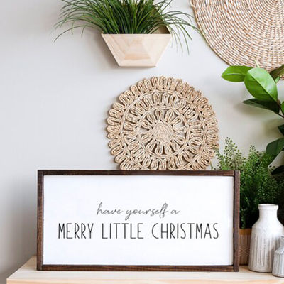 Casa rústica Madeira doce Sinais em branco para a escrita do casamento Sinais na Europa Madeira maciça