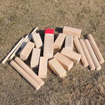 Leve suas atividades ao ar livre para o próximo nível com o Hardwood Kubb Yard Game Set