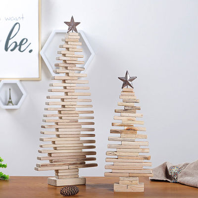 Decoração de árvore de Natal Ornamentos de mesa com design simples e cor de madeira natural