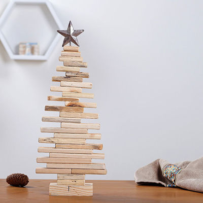 Decoração de árvore de Natal Ornamentos de mesa com design simples e cor de madeira natural