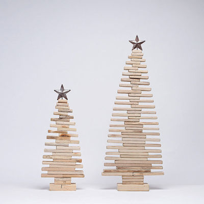 Decoração de árvore de Natal Ornamentos de mesa com design simples e cor de madeira natural