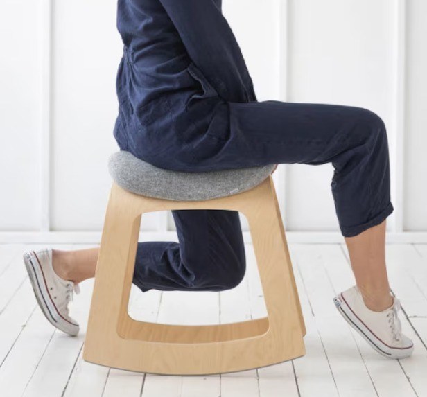 Impressão Home Office Sento de sela ergonômico com construção moderna de madeira