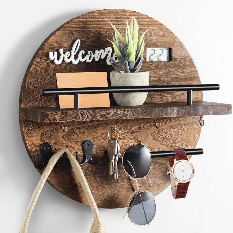 Porta-chaves de madeira de estilo moderno para parede poupa espaço e acrescenta charme ao escritório de cozinha do corredor da entrada