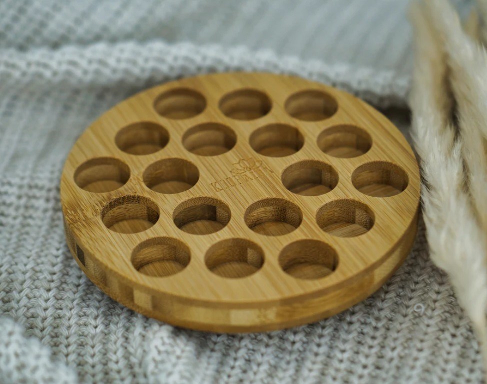 Suporte de madeira funcional para armazenar eficientemente garrafas de óleo em forma de círculo