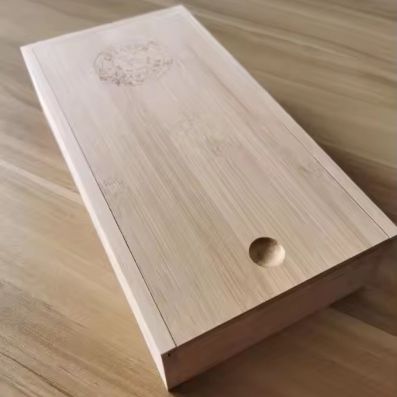 Caixinha de bambu com tampa de madeira